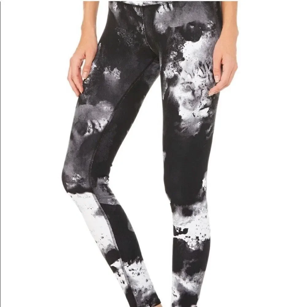 Alo Yoga airbrush leggings size xs black white pattern
